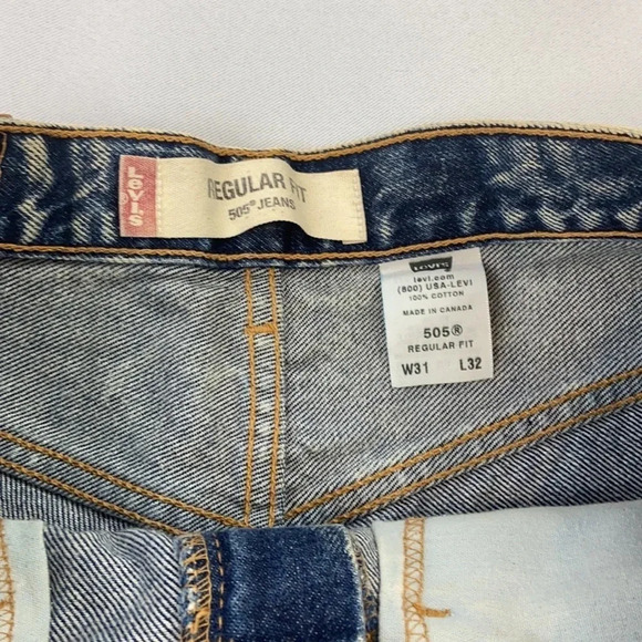 Levi’s 505 Women’s 31 Non Stretch Distressed Regular Fit Cut Off Denim Short - Picture 3 of 11